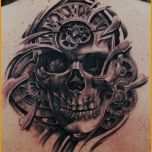 Unglaublich Skull and Gear Type Tattoo for Men
